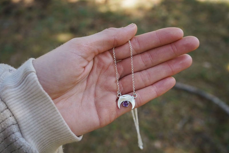 colgante osiris moon