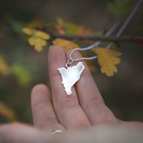 Colgante earth siluet