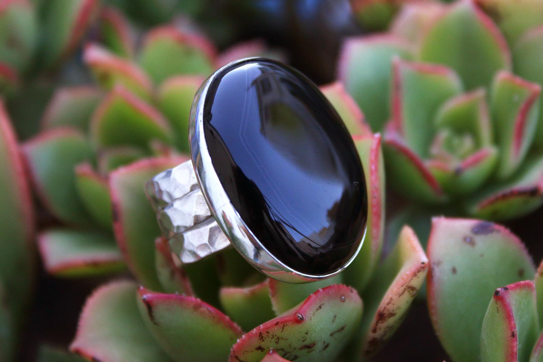 Anillo ONIX NEGRO GRANDE con TRIPLE MISTY – Talla 14