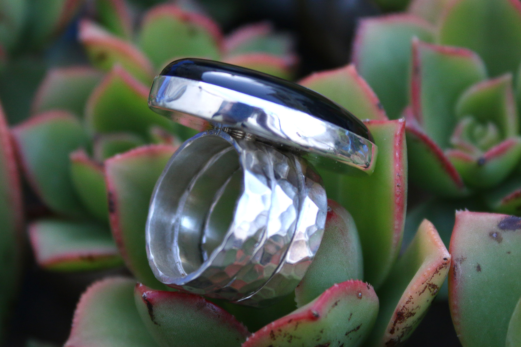 Anillo ONIX NEGRO GRANDE con TRIPLE MISTY – Talla 14 - Imagen 4