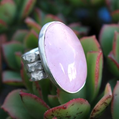 Anillo CUARZO ROSA GRANDE con TRIPLE MISTY – TALLA 12,5