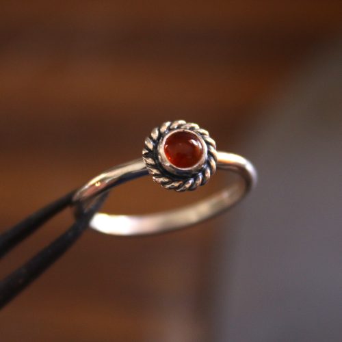 Anillo SATURNO con CORNALINA