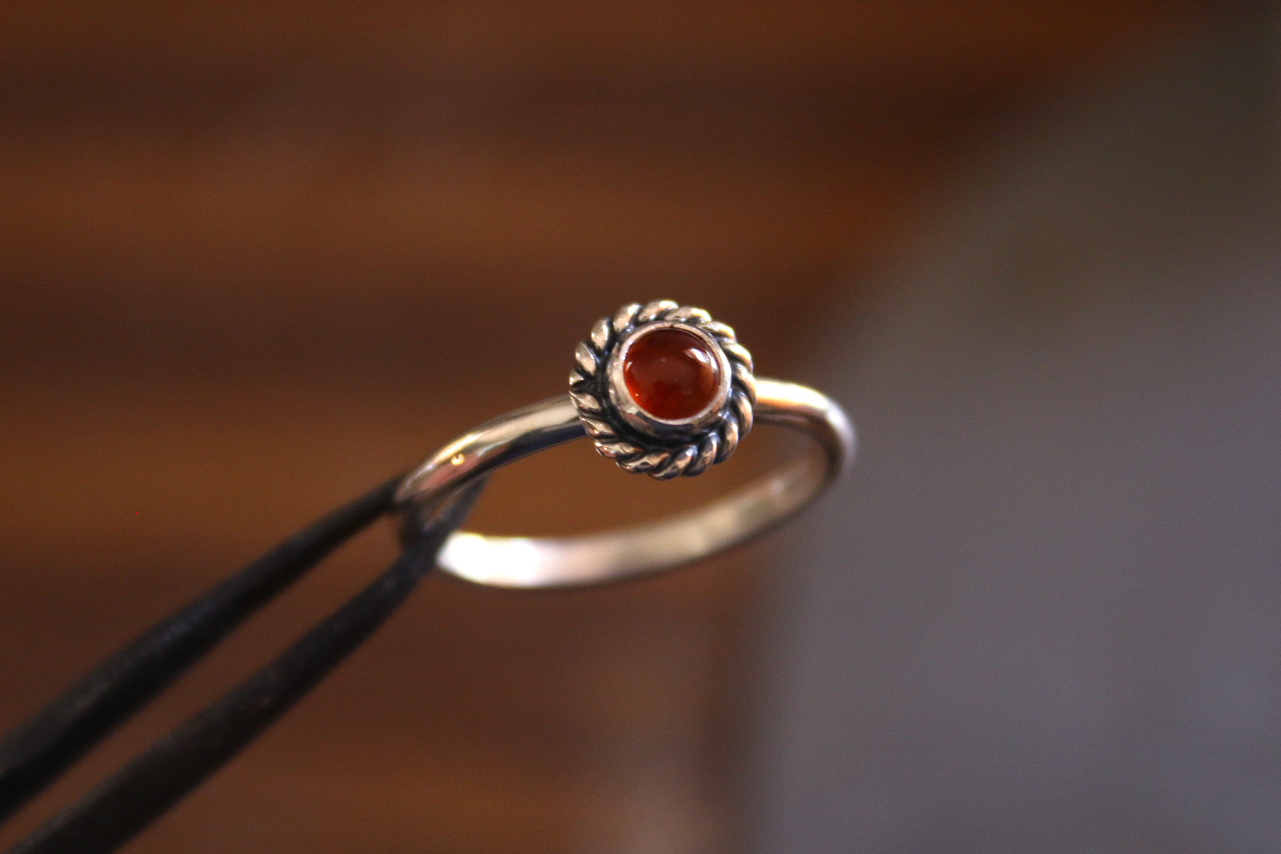 Anillo SATURNO con CORNALINA