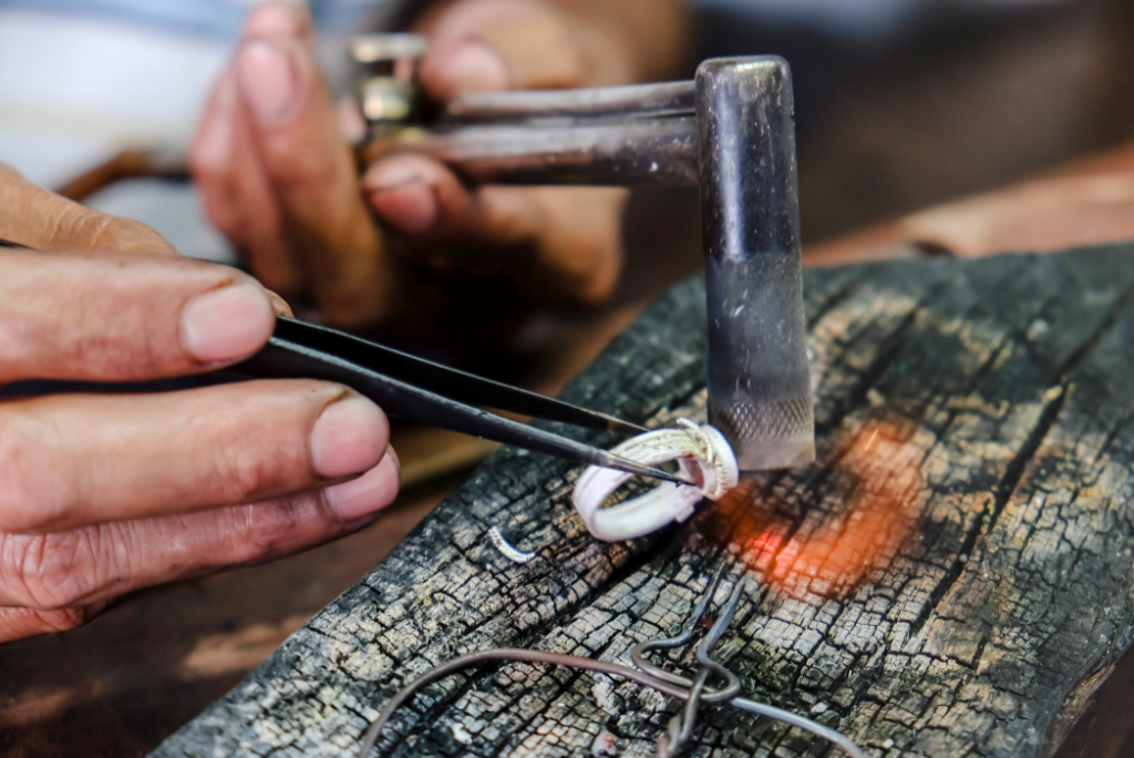 Historia y origen de la joyería artesanal en plata