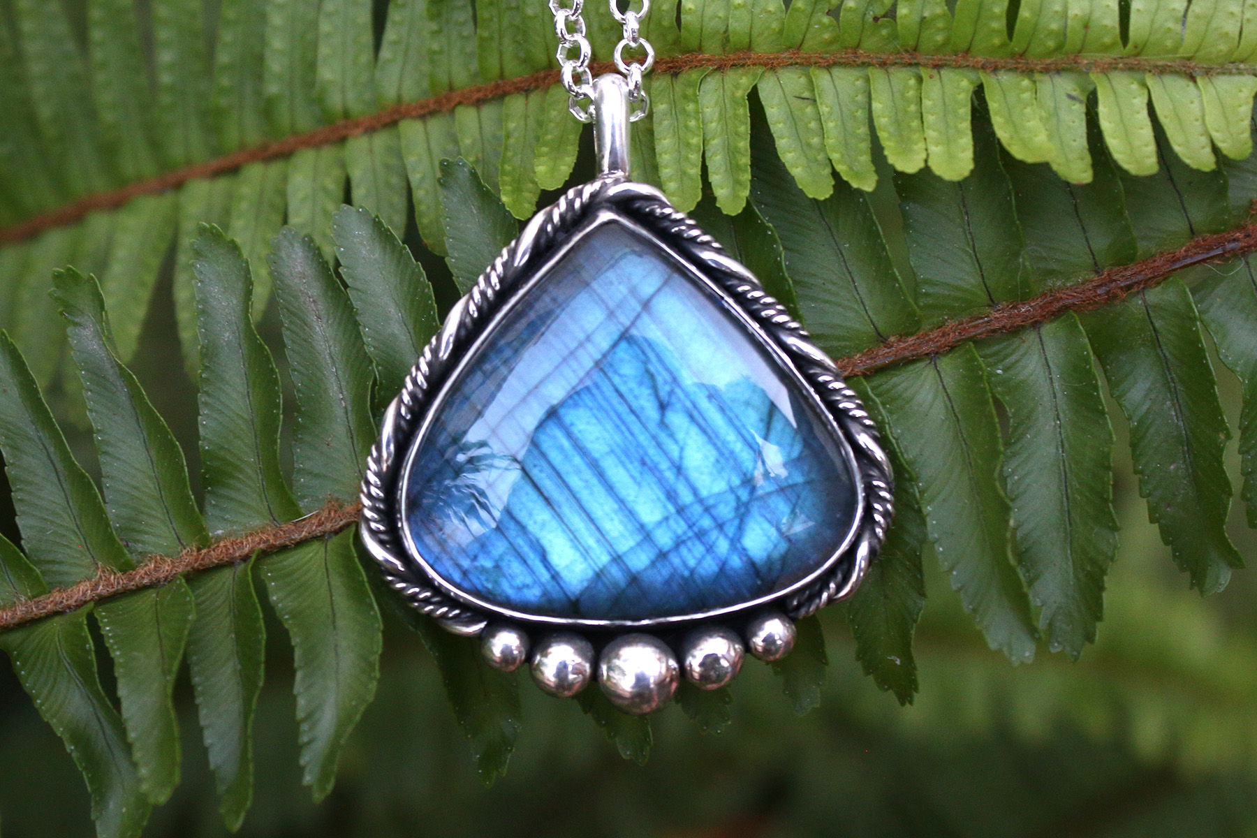 El proceso de elección de piedras para joyas