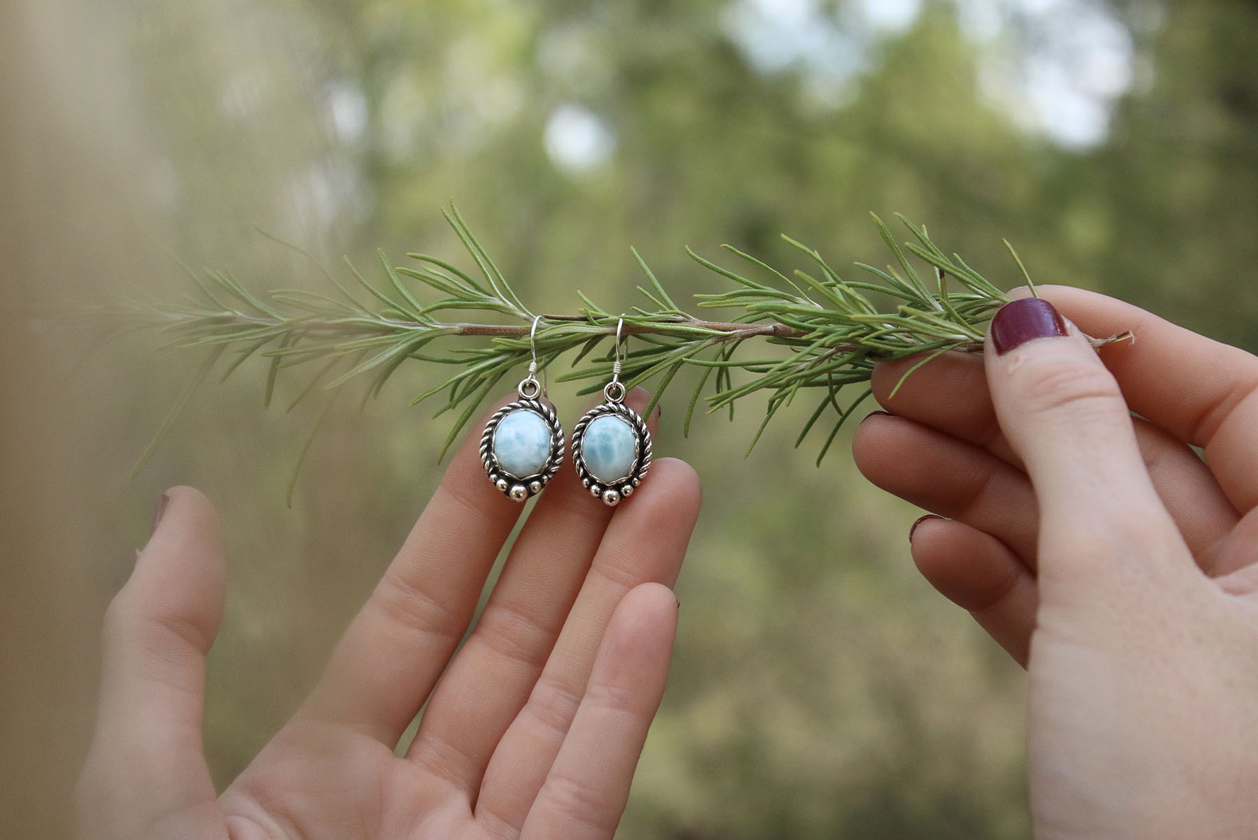 Pendientes con Encanto: La Belleza de los Pendientes Artesanales