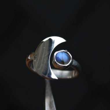 Anillo CUARTO MENGUANTE con LABRADORITA