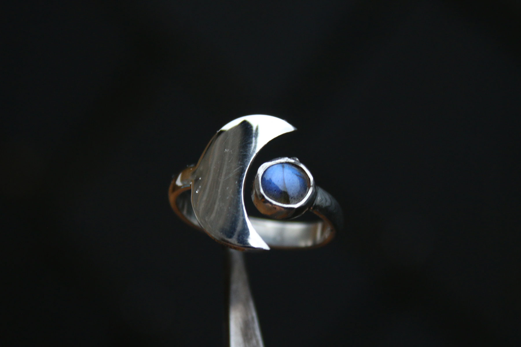 Anillo CUARTO MENGUANTE con LABRADORITA