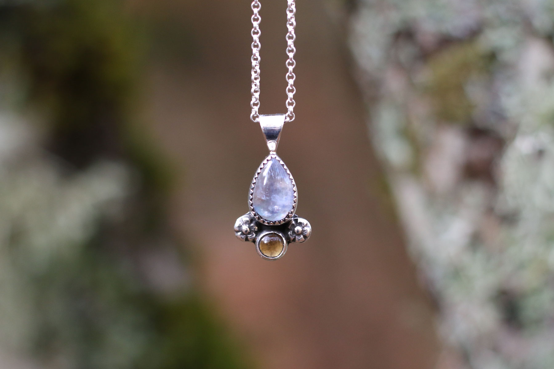 Colgante PETALO III con PIEDRA LUNA y CITRINO