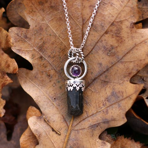 Colgante UMBRAL  con AMATISTA  y TURMALINA NEGRA